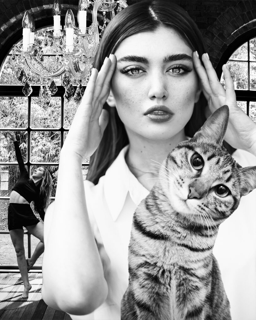 首をかしげる猫と女性  バレリーナ